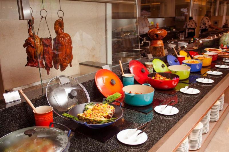 Plaza International Hotel Тайджун Екстериор снимка