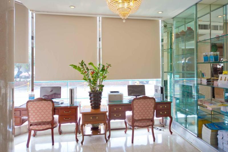 Plaza International Hotel Тайджун Екстериор снимка