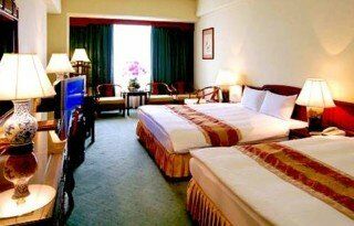 Plaza International Hotel Тайджун Екстериор снимка